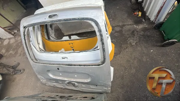 Renault Kango Tek Bagaj Kapağı