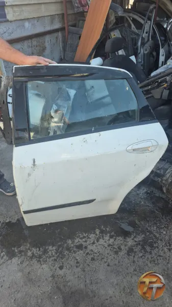 Fiat linea sol arka kapı
