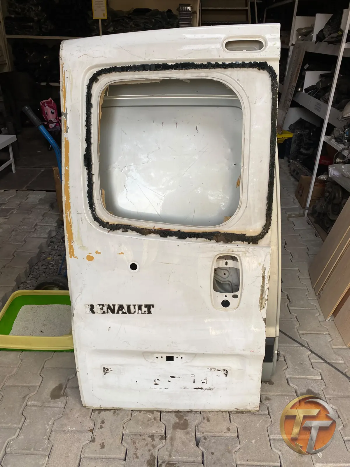 RENAULT TRAFIC 2 SOL BAGAJ KAPAĞI