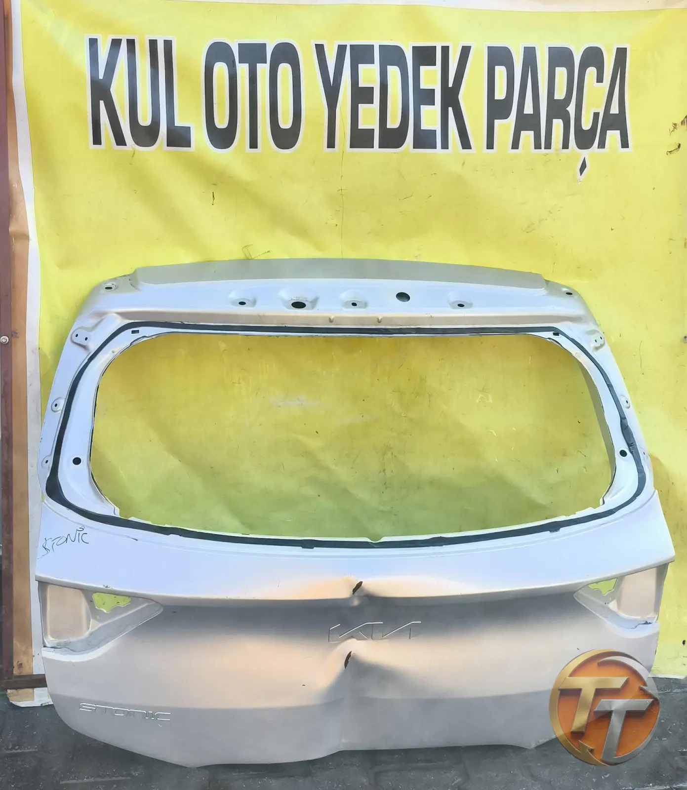 2015 model Kia stonic arka bagaj kapağı
