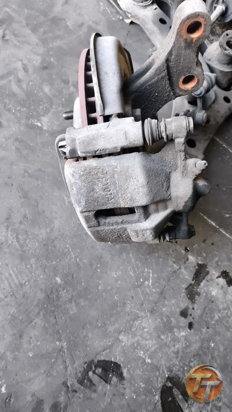 2000 model Toyota Carina sağ fren klipleri