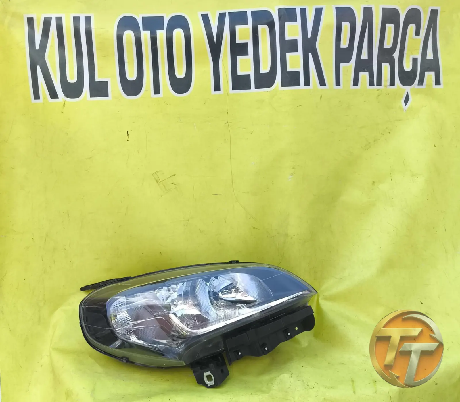 15 23 model Fiat Doblo sağ far