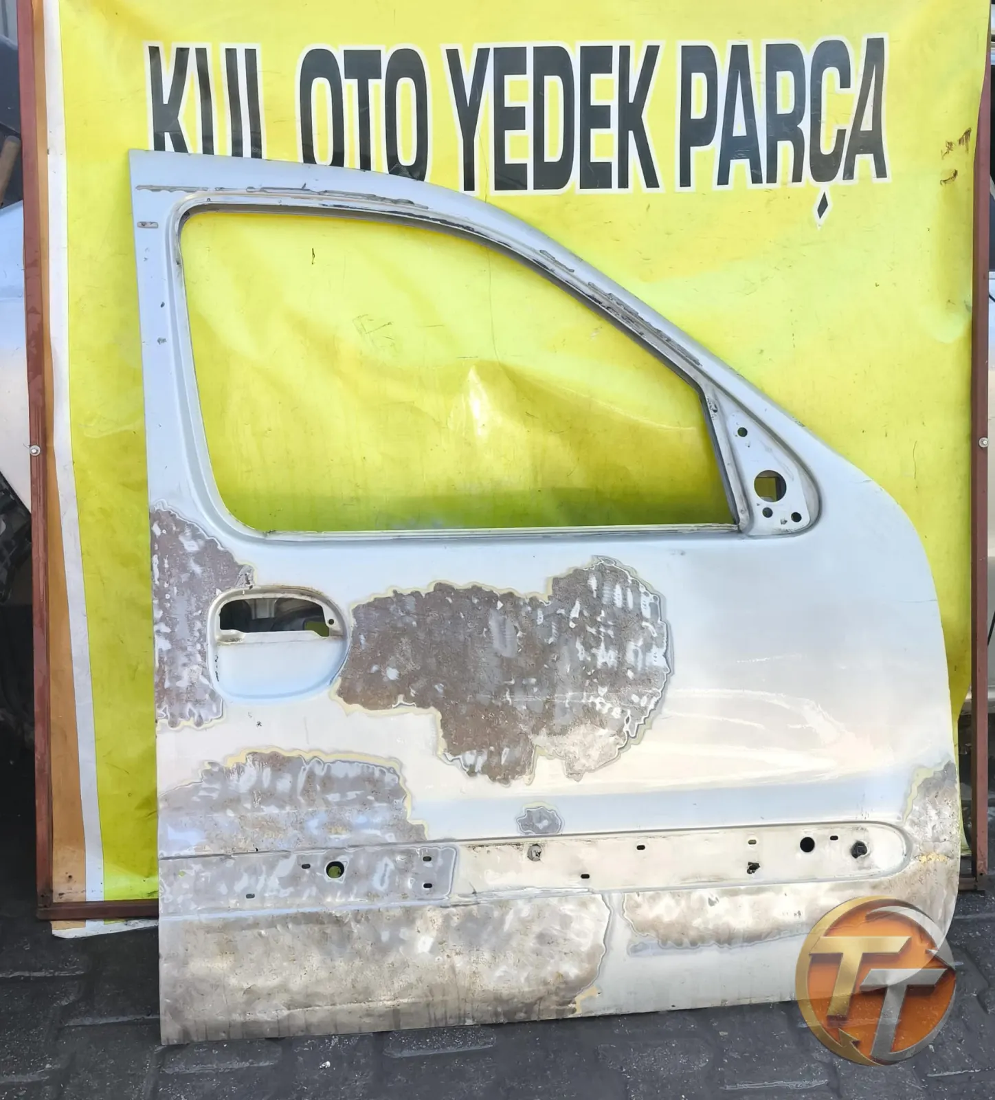 Renault Kangoo sağ ön kapı