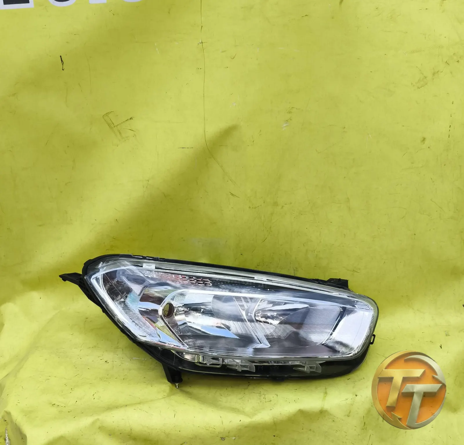 Ford courier sağ far