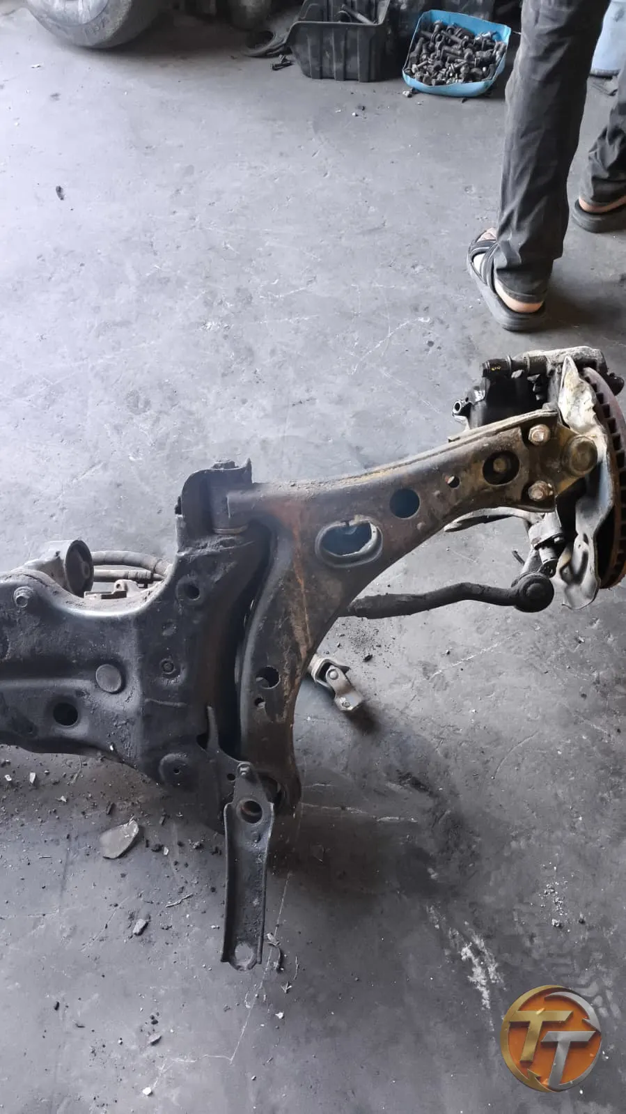 2000 model Toyota Carina sol salıncak