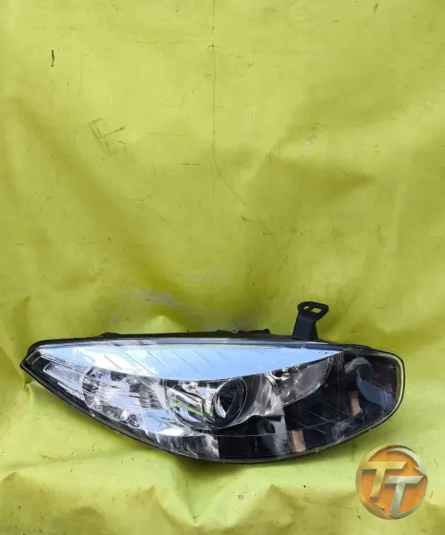 Renault Fluence mercekli sağ far