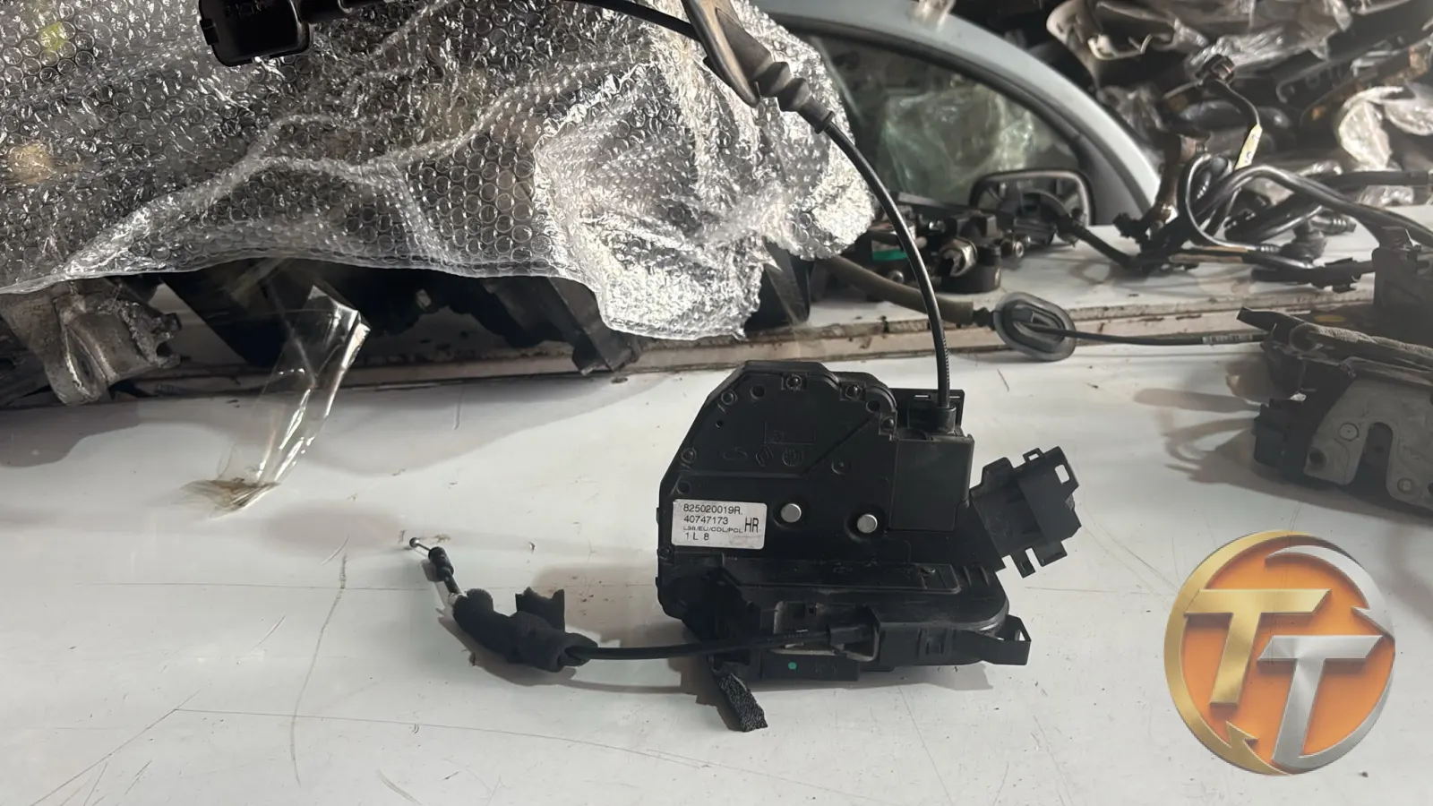 renault megane 3 fluence sağ arka kapı kilidi 825020019R