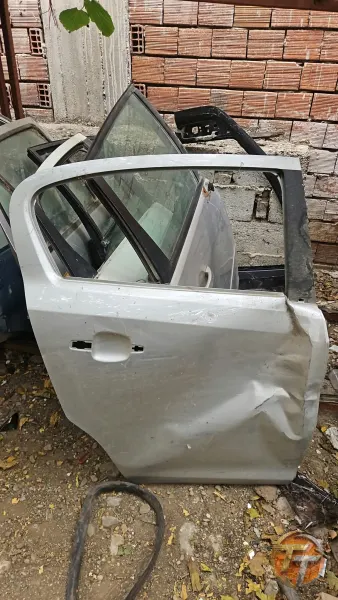 Opel Corsa D kapı direği
