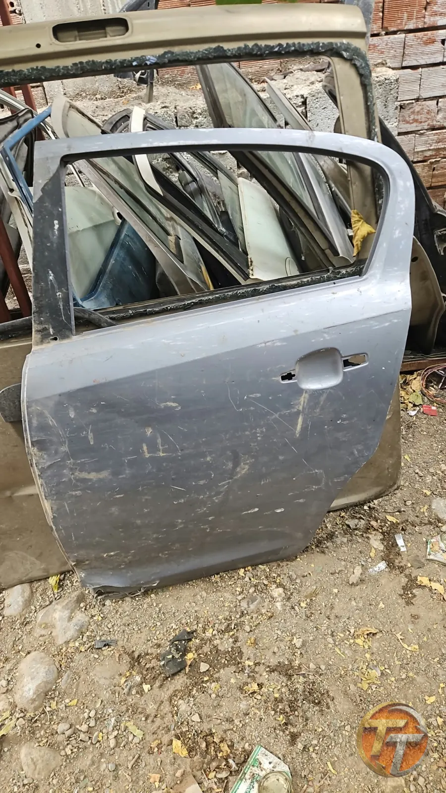 Opel Corsa D sol arka kapı direği