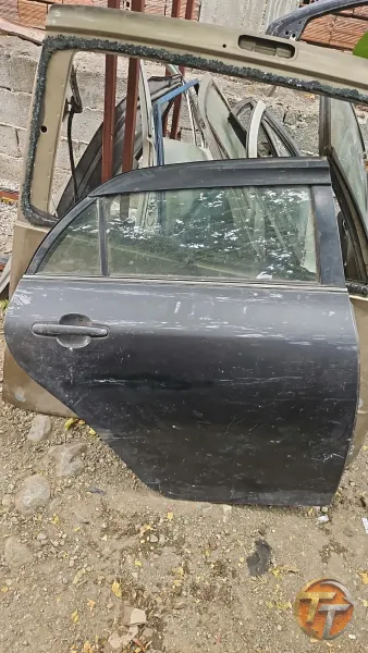 Toyota Corolla sağ arka kapı