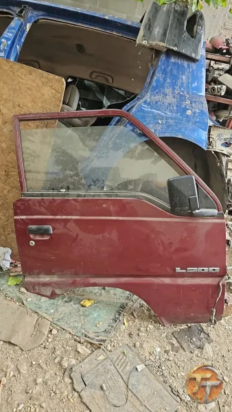 Mitsubishi L300 sağ ön kapı