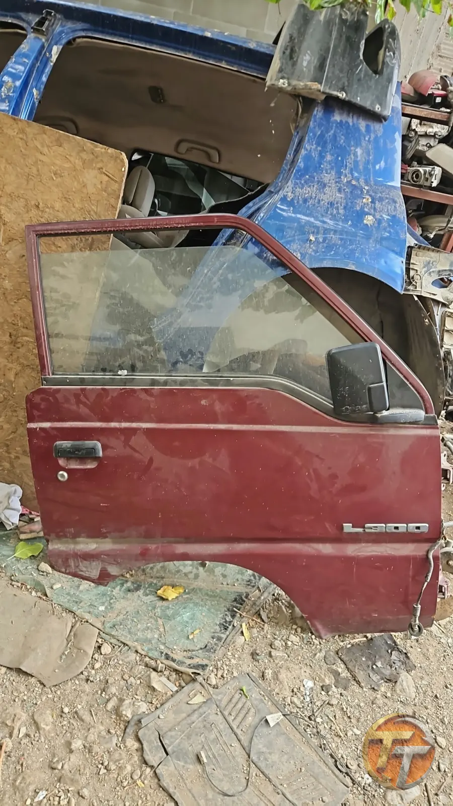 Mitsubishi L300 sağ ön kapı