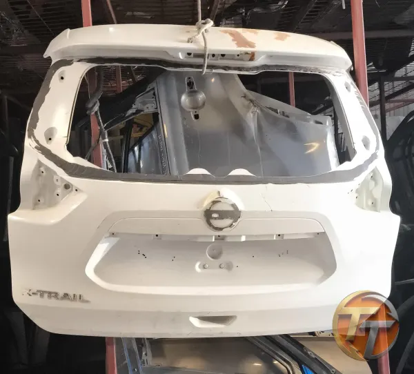 Nissan x-trail arka bagaj kapağı