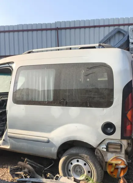 2002 model Renault Kangoo sol arka kesme çamurluk