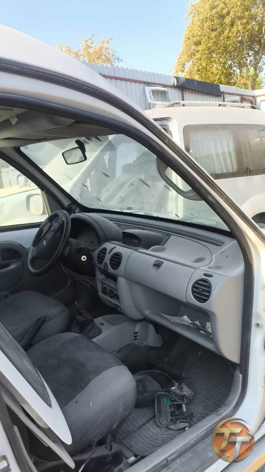 2002 model Renault Kangoo komple göğüslük