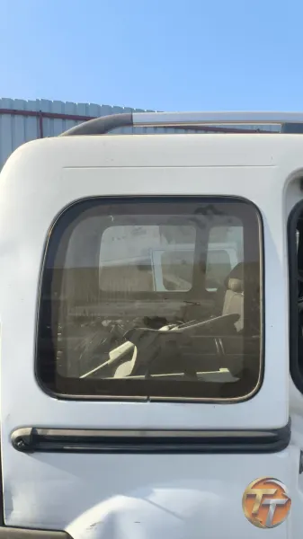 2002 model Renault Kangoo sağ arka kelebek camı