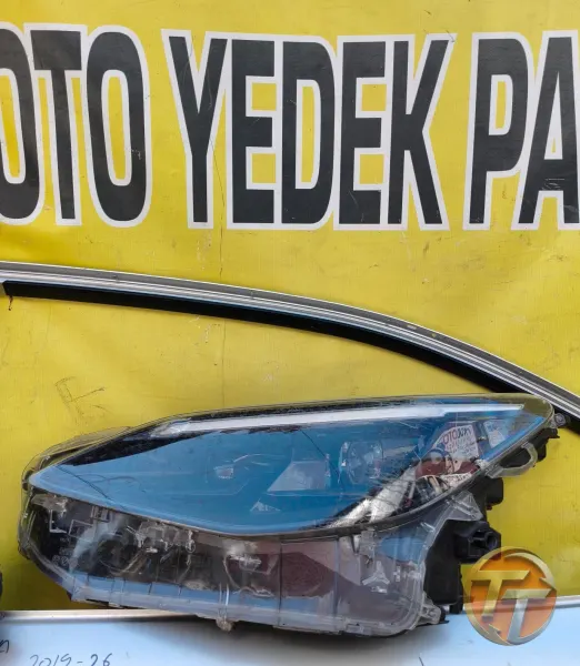 2026 model Toyota Yaris sol far
