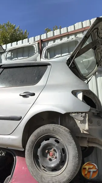 Peugeot 307 sol arka kesme çamurluk