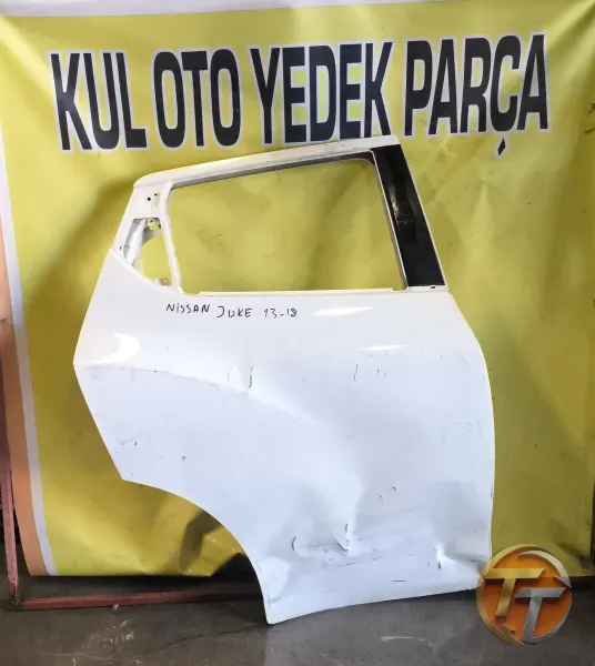 13 18 model Nissan Juke sağ arka kapı