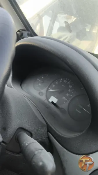 2002 model 1.9 Renault Kangoo gösterge paneli