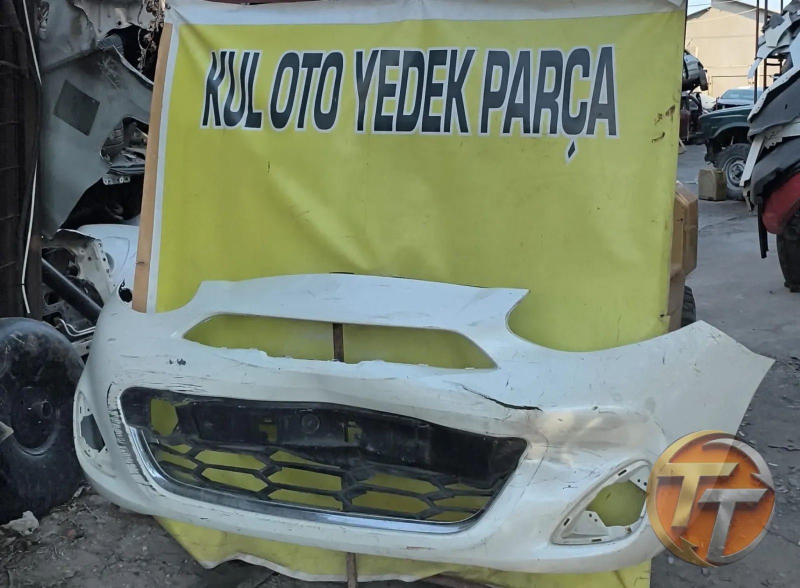12 17 model Nissan Micra ön tampon
