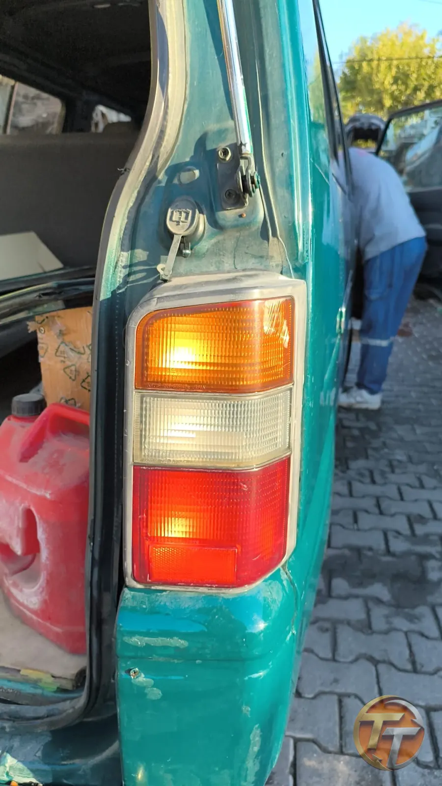 2000 model Mitsubishi l300 sağ arka stop