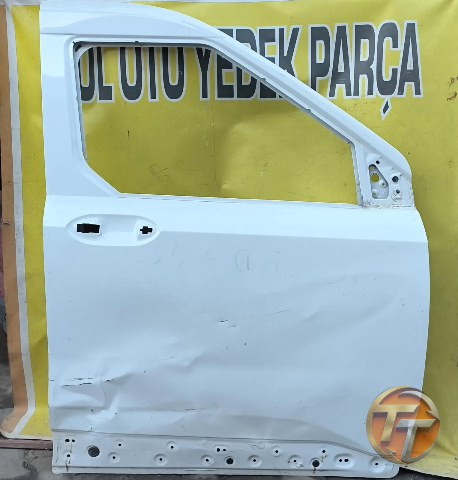 2024 model Ford courier sağ ön kapı