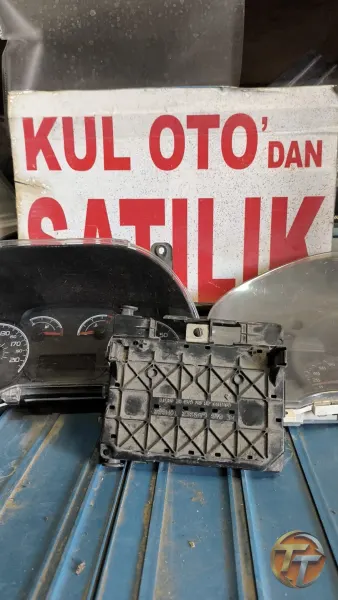 2001 model Peugeot partner 2000 motor sigorta kutusu