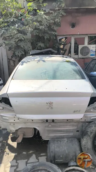 Peugeot 407 arka bagaj kapağı