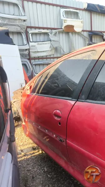 Peugeot 206 sol ön kapı