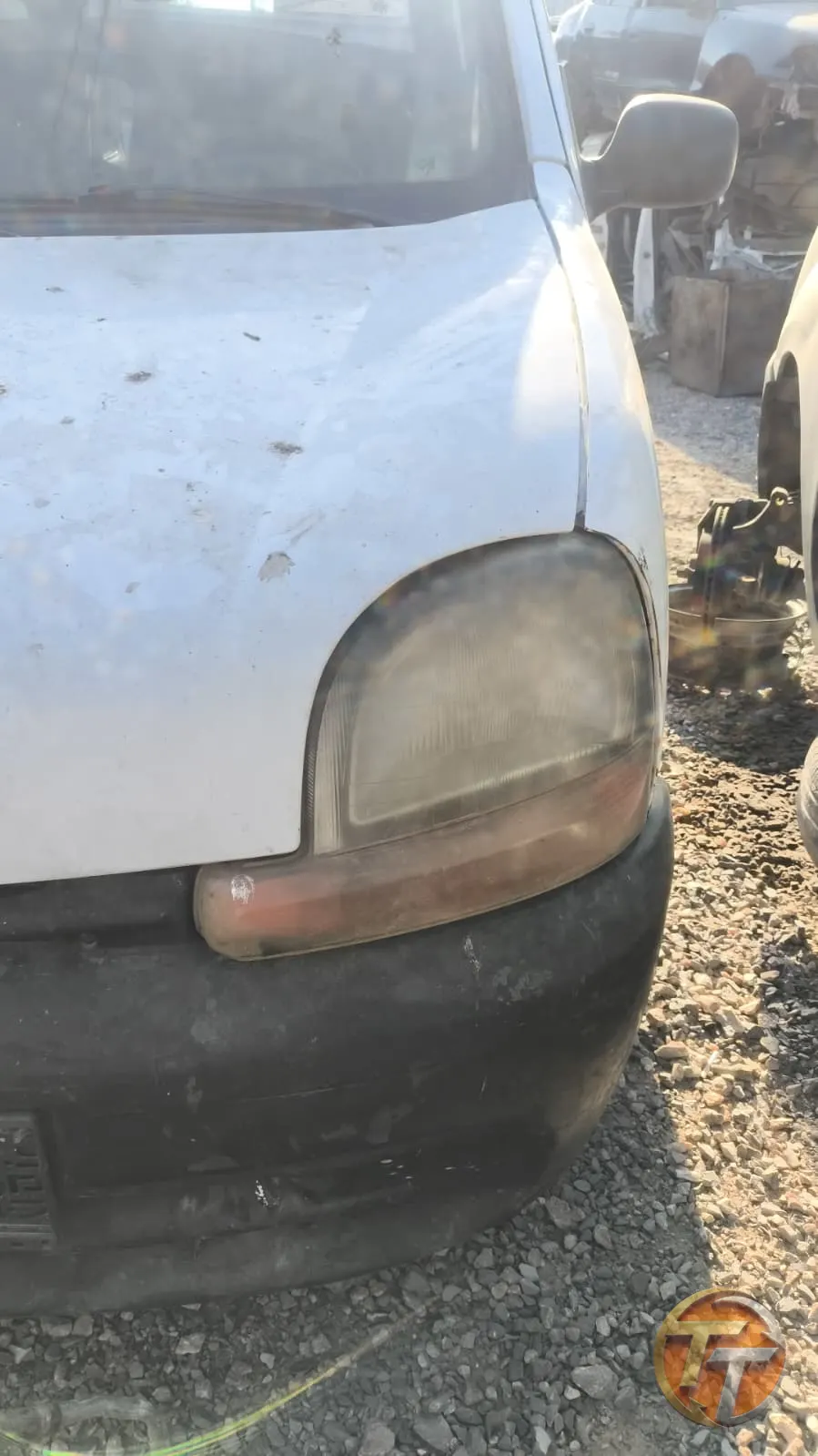 2002 model Renault Kangoo sol ön far