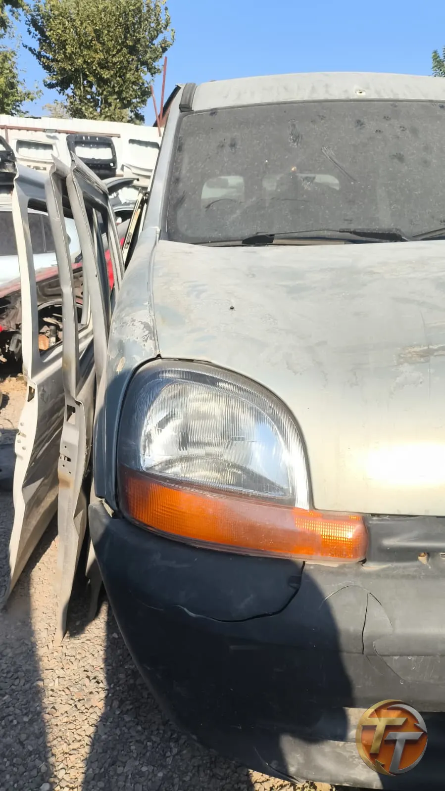 2002 model Renault Kangoo sağ ön far