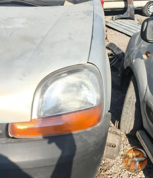2002 model Renault Kangoo solan far