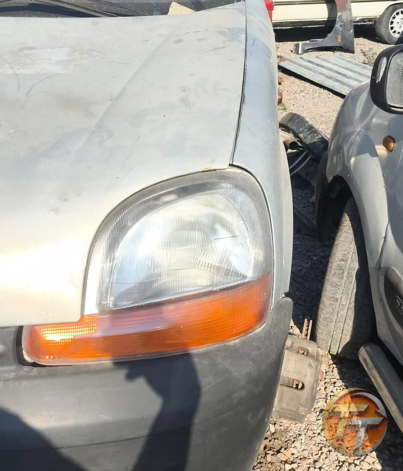2002 model Renault Kangoo solan far