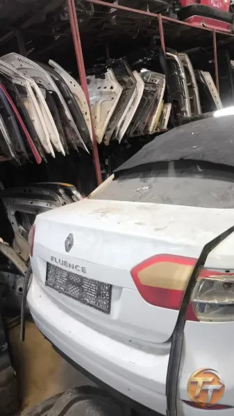 Renault Fluence arka bagaj kapağı