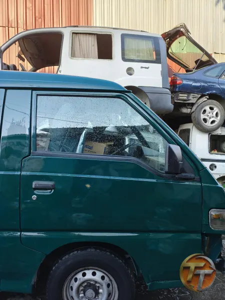 2000 model Mitsubishi l300 sağ ön kapı