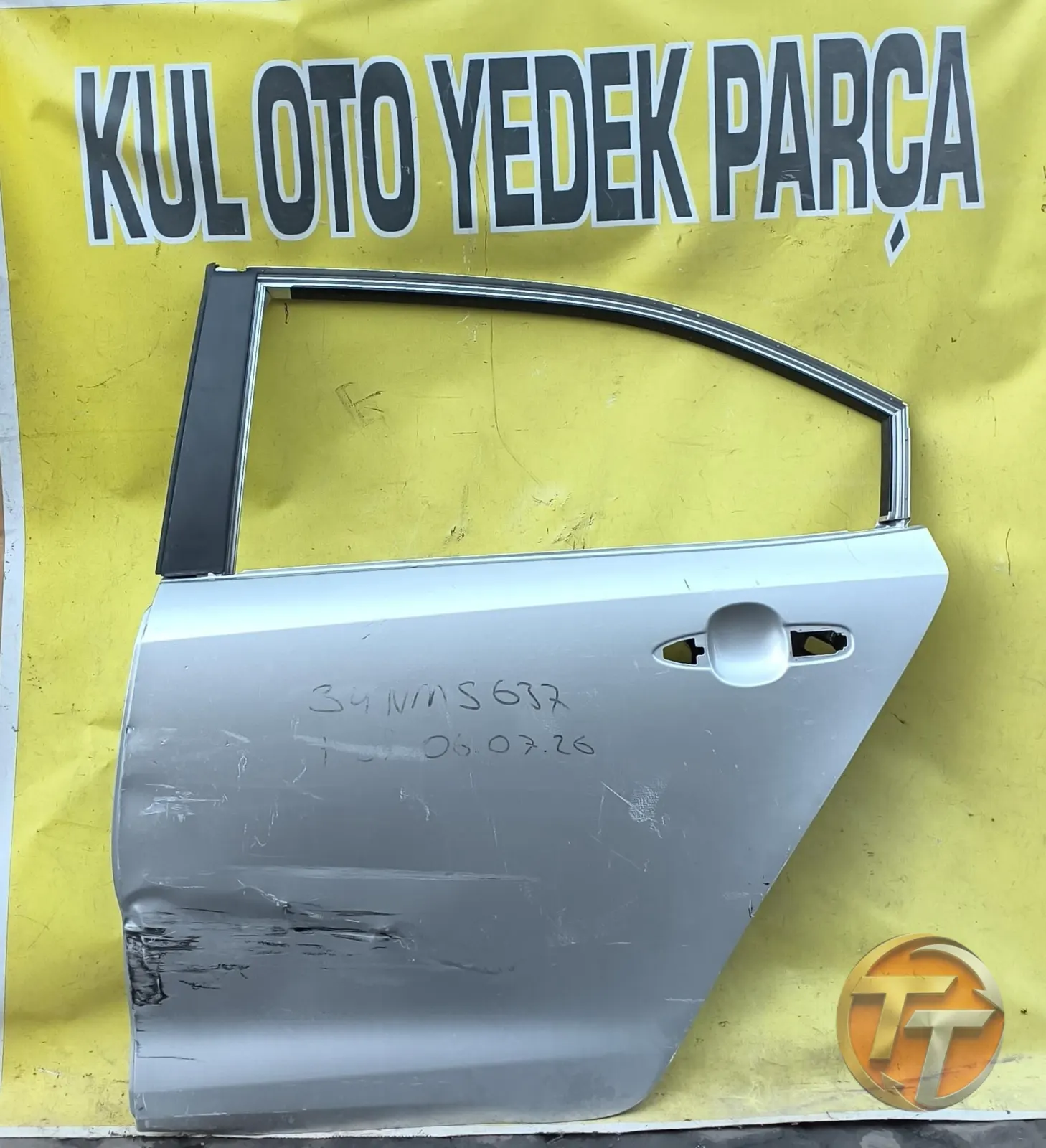 19 26 model Toyota Corolla sol arka kapı