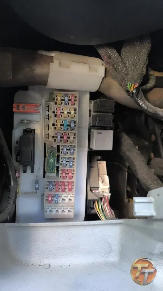 1 2 Renault Twingo araç içi sigorta