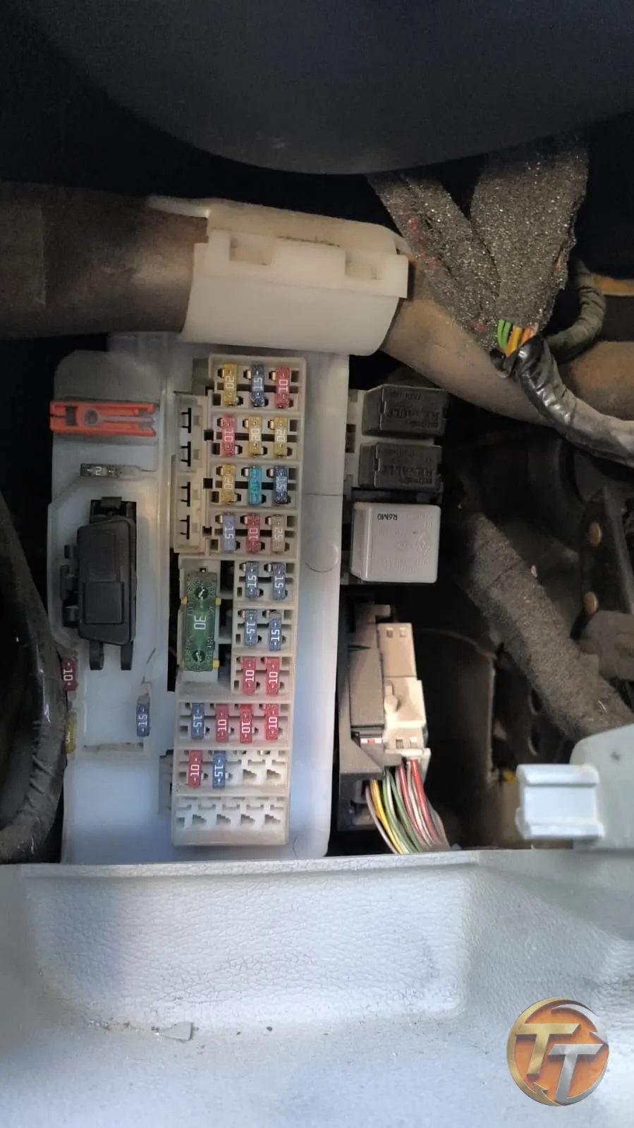 1 2 Renault Twingo araç içi sigorta