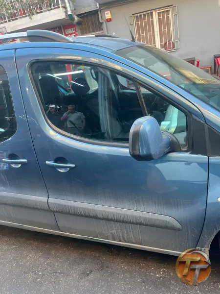 Citroen berlingo sağ ön kapı