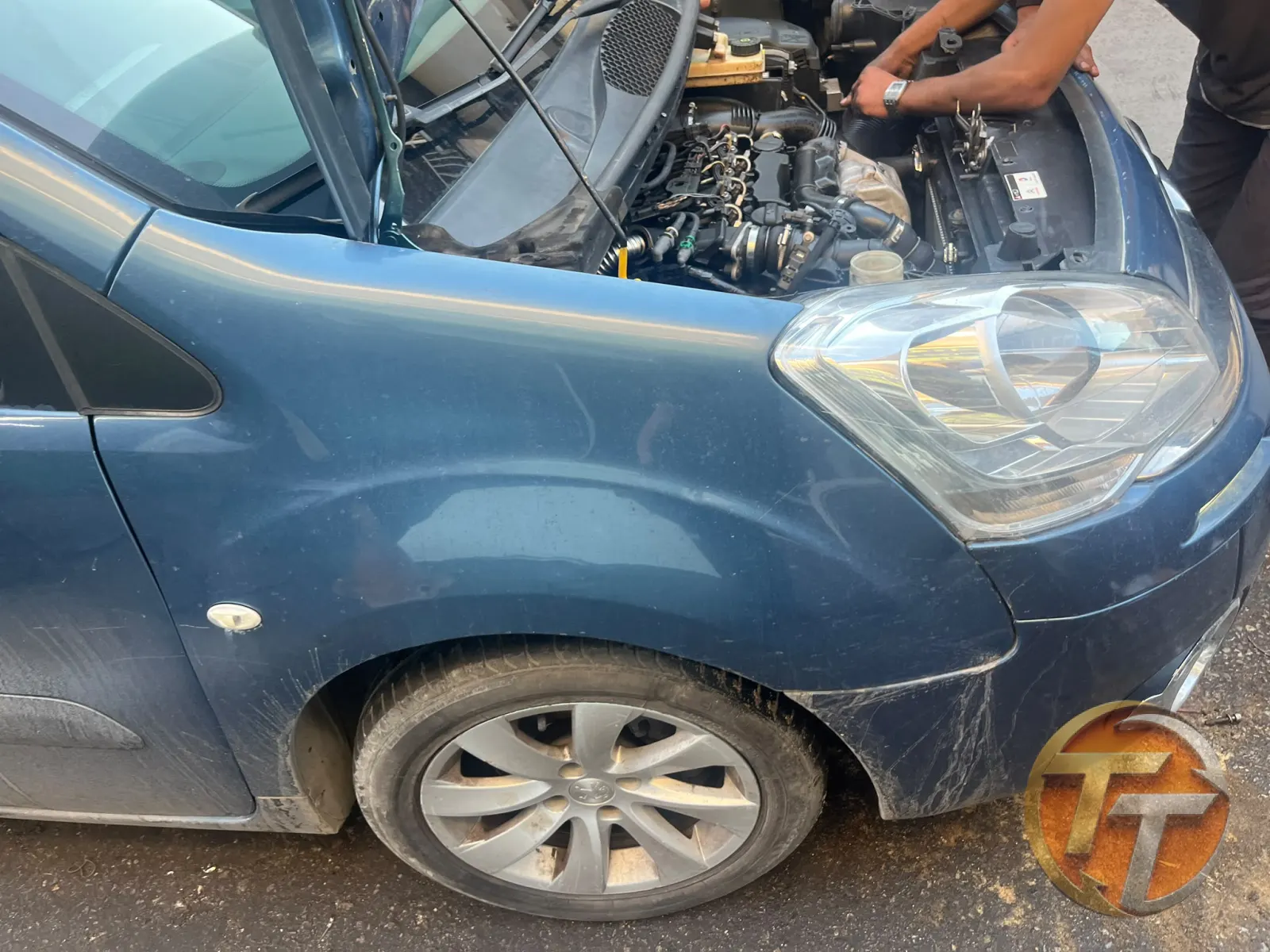 Citroen berlingo sağ ön çamurluk