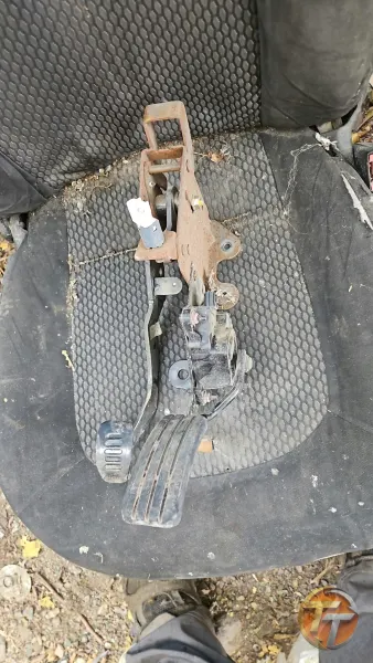Renault Megane 2 1.5 gaz pedalı