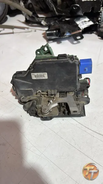 seat volkswagen audi skoda sağ ön kapı kilidi orjınal