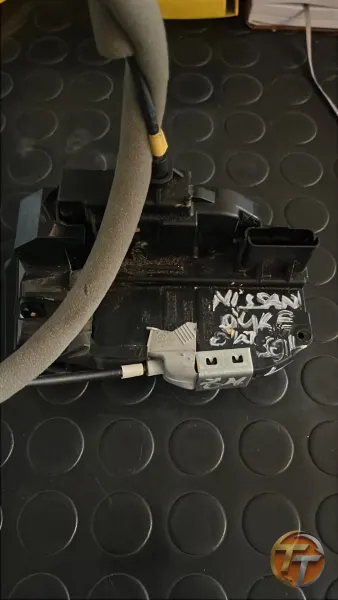 Nissan juke sol ön kapı kilidi