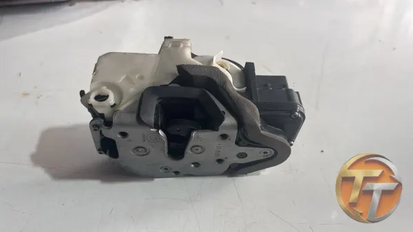 opel astra j sıfır orjınal sağ arka kapı kilidi