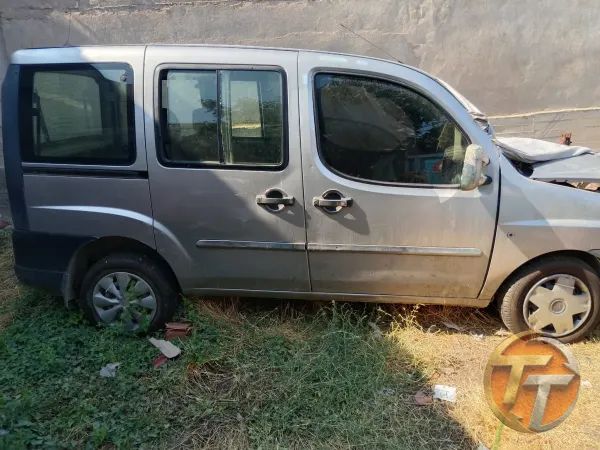 Doblo sağ ön kapı