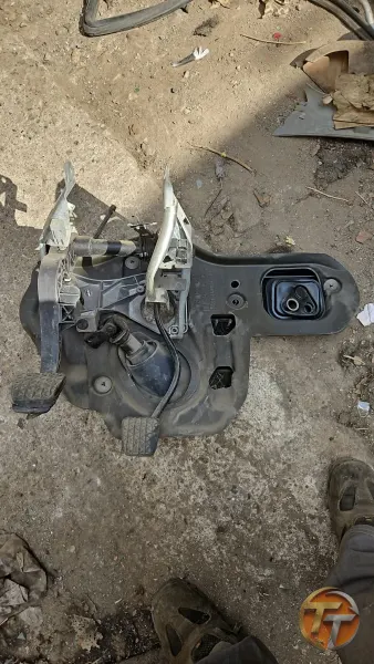 Opel Vectra C debriyaj pedalı
