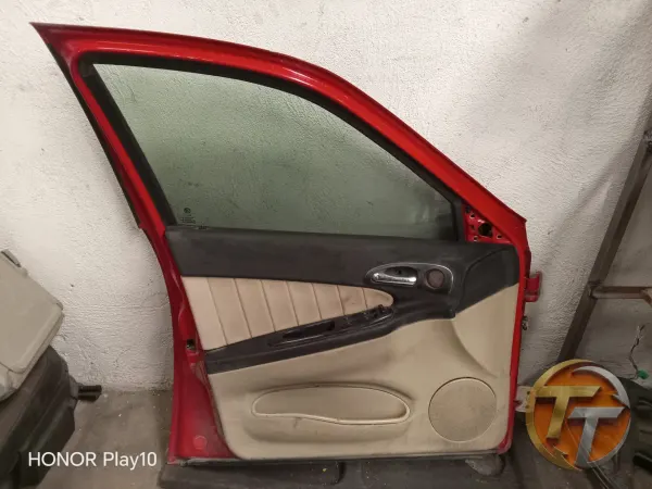 Alfa Romeo sol ön kapı