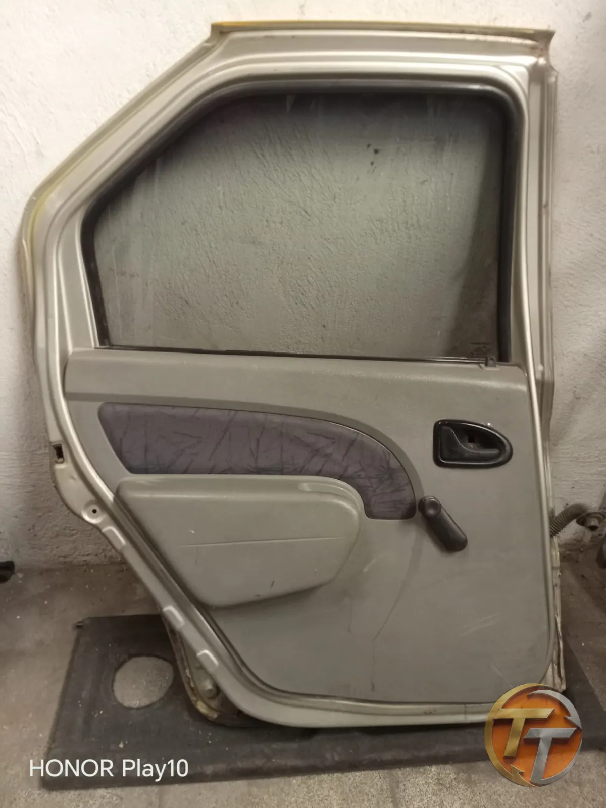 Renault Dacia sol arka kapı gri