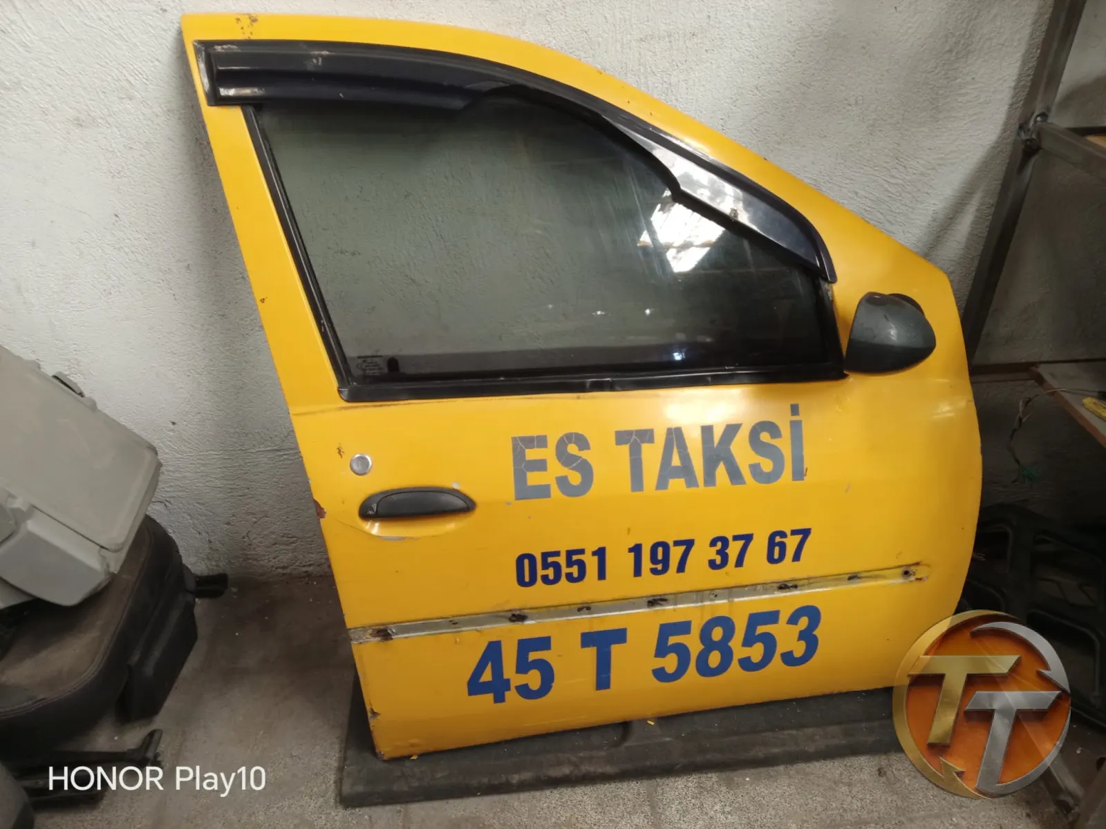 Renault Dacia sağ ön kapı sarı